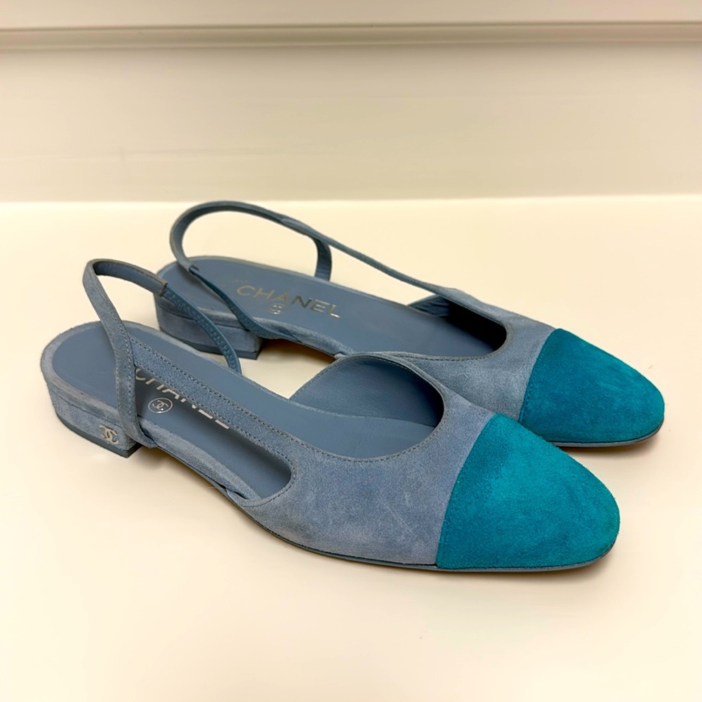 Gently-worn Size 36.5 Chanel Cap Toe CC Slingback Flat in Light Blue/Turquoise